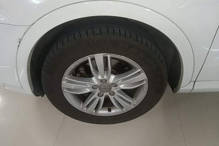 Used Audi Q3 2015 30 TFSI Comfort Model Exterior 4