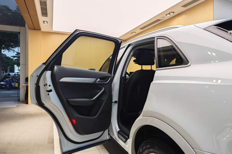 Used Audi Q3 2015 35 TFSI Millionth Anniversary Comfort Model Exterior 6