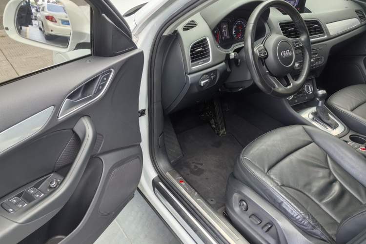 Used Audi Q3 2015 30 TFSI Comfort Model Exterior 8