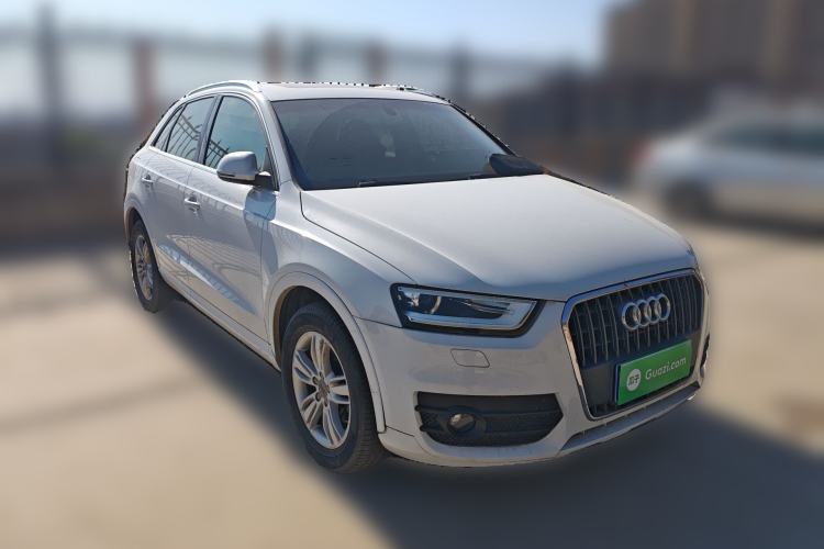 Used Audi Q3 2015 35 TFSI Comfort Model Front Right 45 Deg