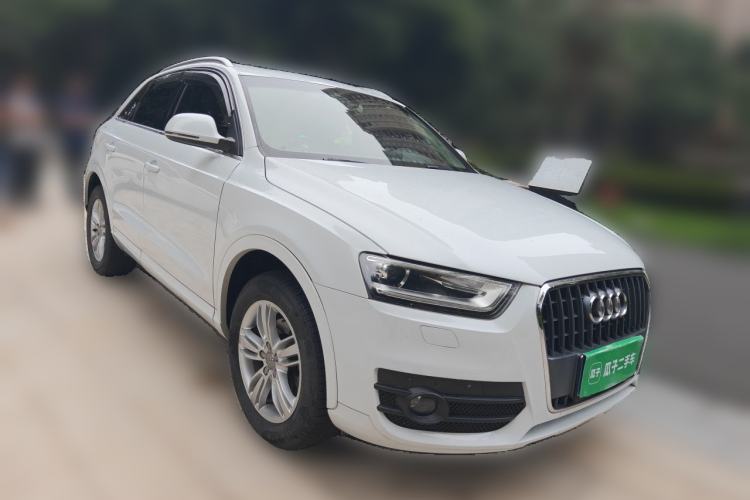 Used Audi Q3 2015 35 TFSI Comfort Model Front Right 45 Deg