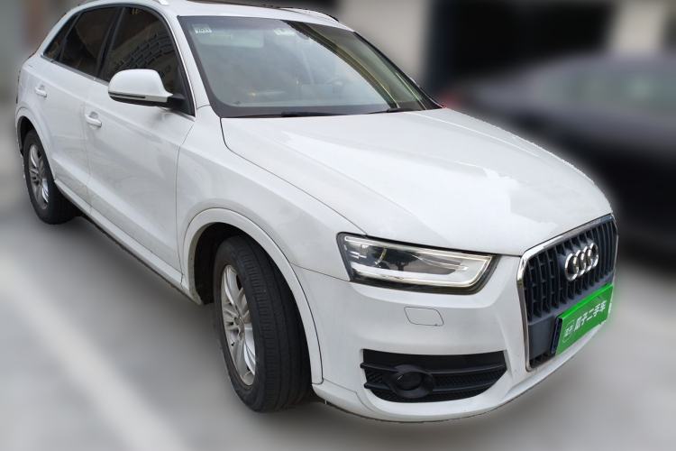 Used Audi Q3 2015 30 TFSI Comfort Model Front Right 45 Deg