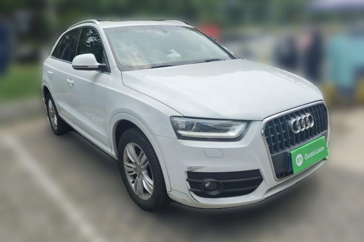 Used Audi Q3 2015 30 TFSI Comfort Model Front Right 45 Deg