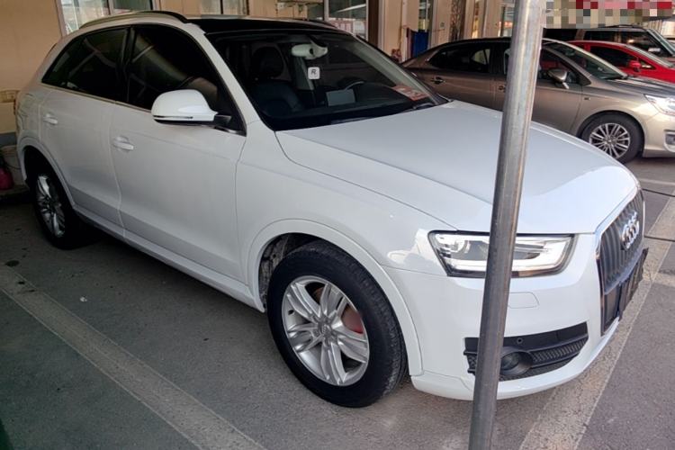 Used Audi Q3 2015 35 TFSI Comfort Model Front Right 45 Deg