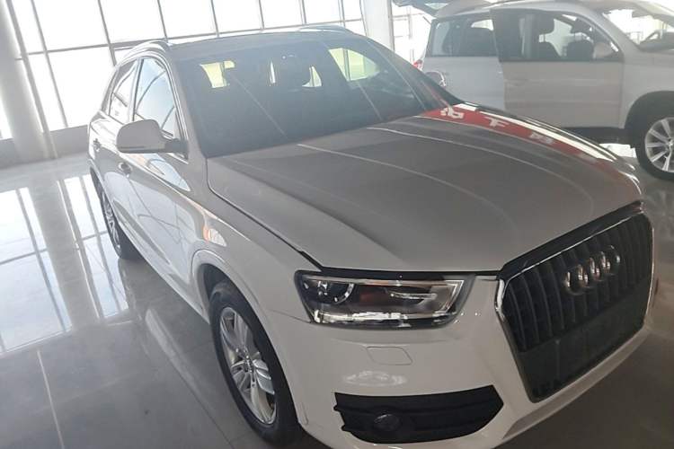 Used Audi Q3 2015 30 TFSI Comfort Model Front Right 45 Deg