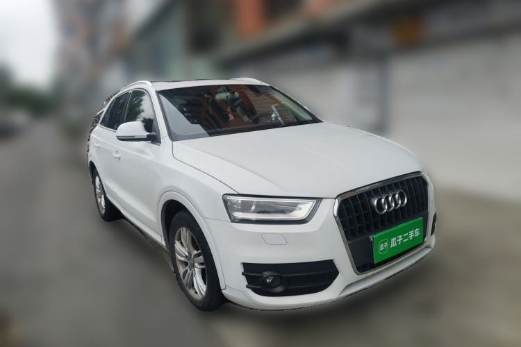 Used Audi Q3 2015 30 TFSI Comfort Model Front Right 45 Deg