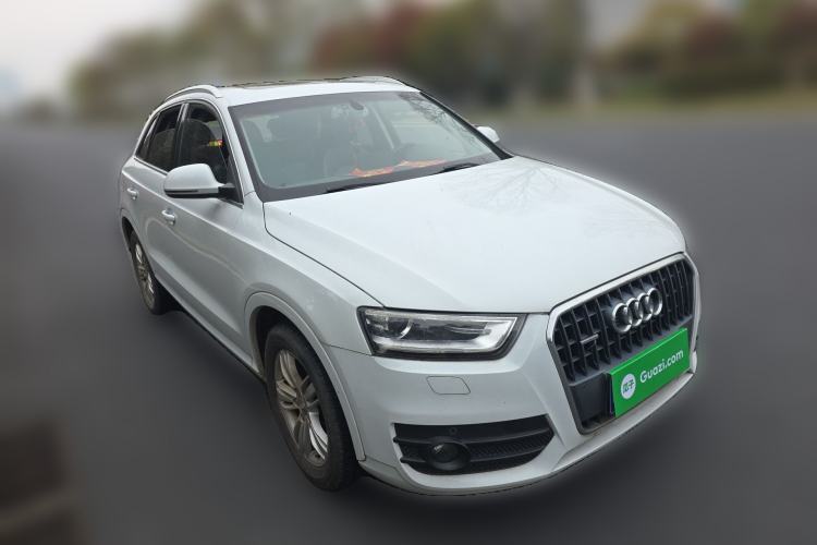 Used Audi Q3 2015 35 TFSI quattro Comfort model Front Right 45 Deg