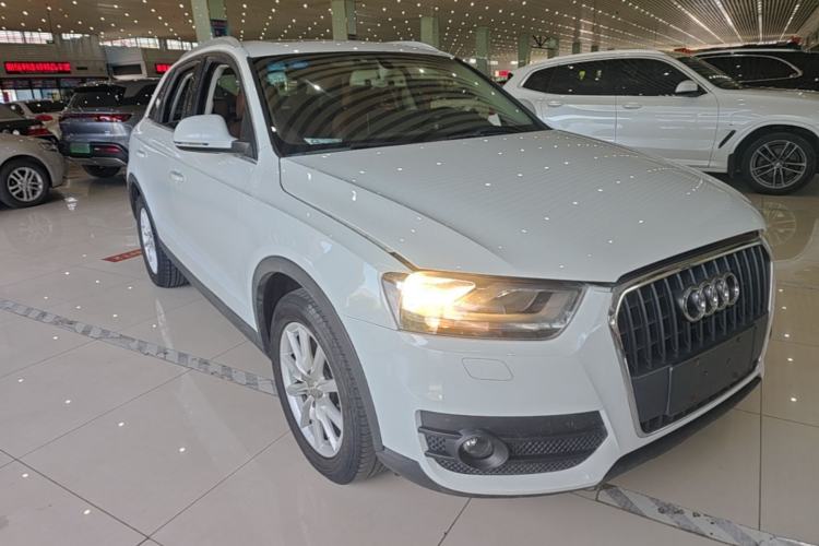Used Audi Q3 2015 30 TFSI Ambition Edition Front Right 45 Deg