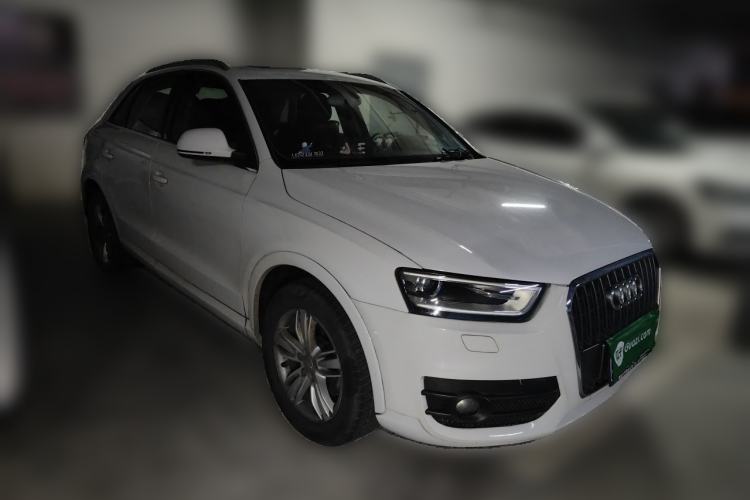 Used Audi Q3 2015 30 TFSI Comfort Model Front Right 45 Deg