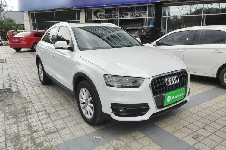 Used Audi Q3 2015 35 TFSI Ambition Edition Front Right 45 Deg