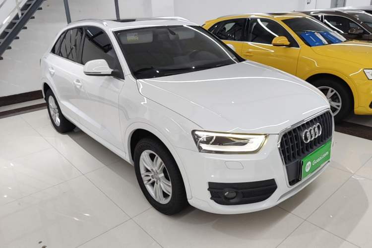 Used Audi Q3 2015 35 TFSI Comfort Model Front Right 45 Deg