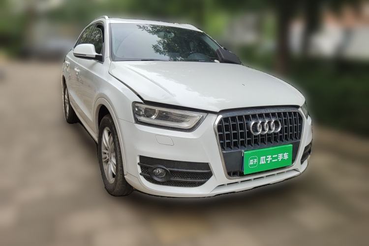 Used Audi Q3 2015 30 TFSI Comfort Model Front Right 45 Deg