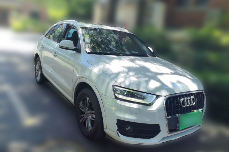 Used Audi Q3 2015 35 TFSI Comfort Model Front Right 45 Deg