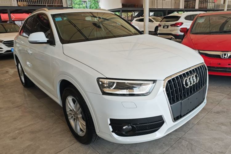 Used Audi Q3 2015 30 TFSI Comfort Model Front Right 45 Deg