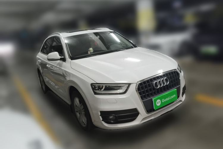 Used Audi Q3 2015 30 TFSI Comfort Model Front Right 45 Deg