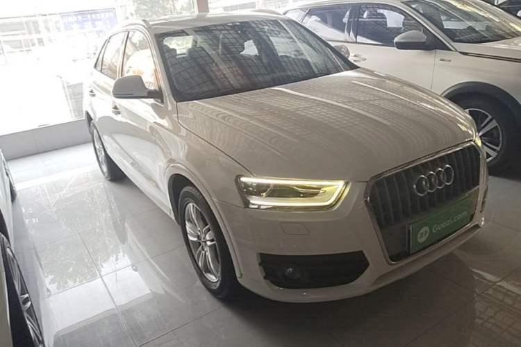 Used Audi Q3 2015 35 TFSI quattro Technology Edition Front Right 45 Deg