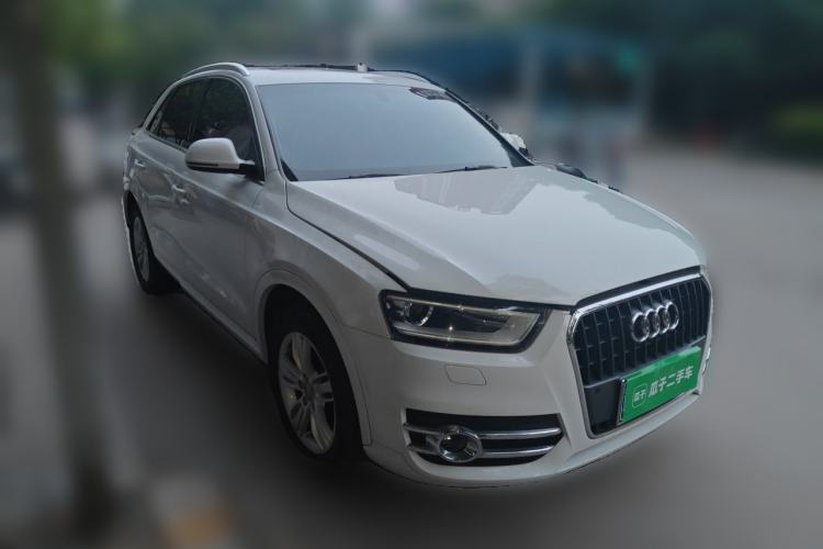 Used Audi Q3 2015 30 TFSI Comfort Model Front Right 45 Deg