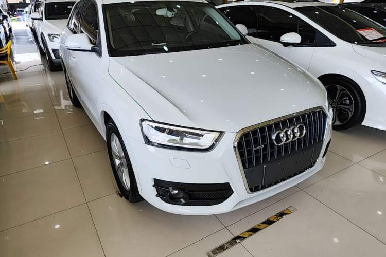 Used Audi Q3 2015 35 TFSI quattro Technology Edition Front Right 45 Deg
