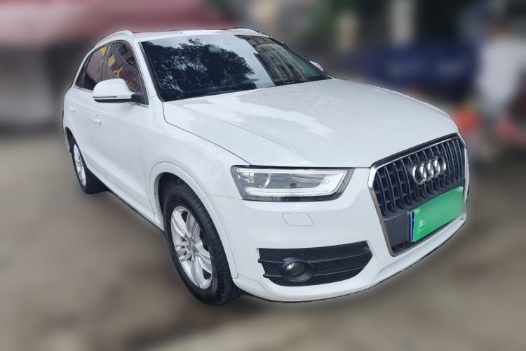 Used Audi Q3 2015 35 TFSI Comfort Model Front Right 45 Deg