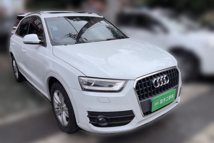 Used Audi Q3 2015 30 TFSI Comfort Model Front Right 45 Deg