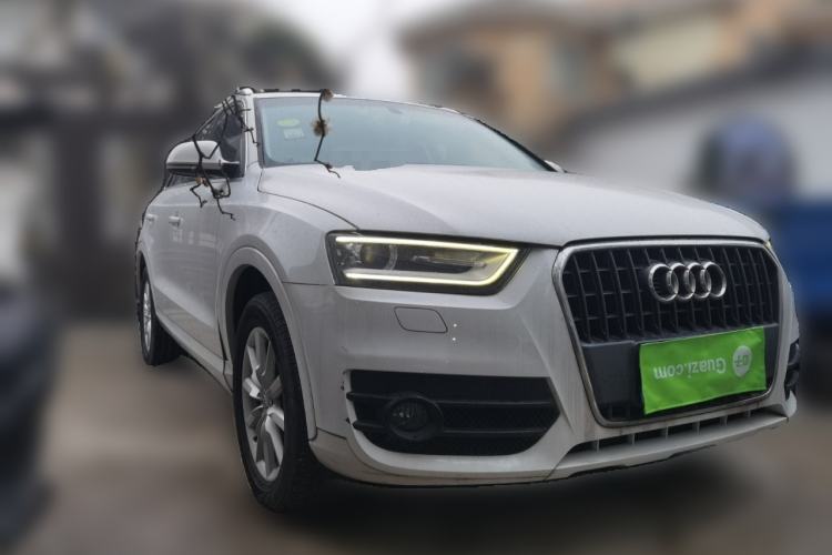Used Audi Q3 2015 30 TFSI Comfort Model Front Right 45 Deg