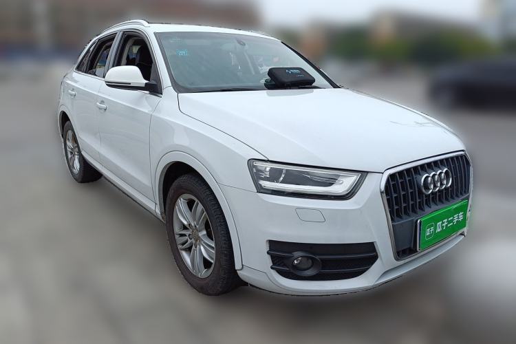Used Audi Q3 2015 35 TFSI Comfort Model Front Right 45 Deg