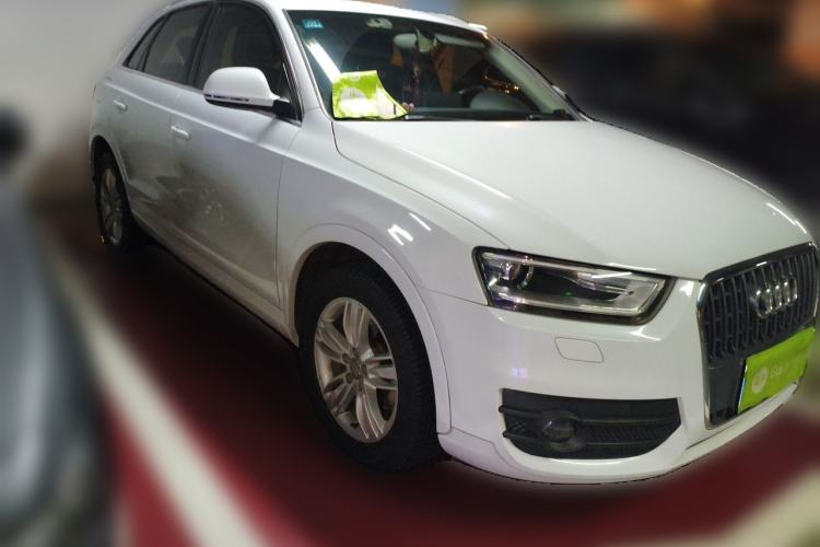 Used Audi Q3 2015 30 TFSI Comfort Model Front Right 45 Deg