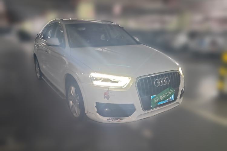Used Audi Q3 2015 30 TFSI Comfort Model Front Right 45 Deg