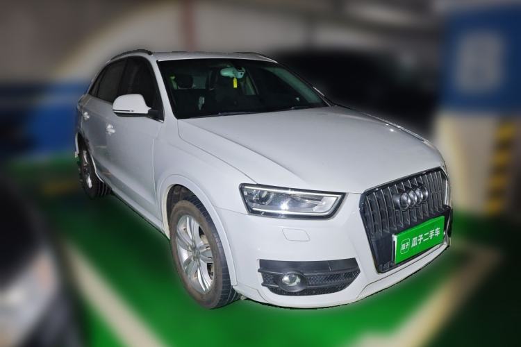 Used Audi Q3 2015 30 TFSI Comfort Model Front Right 45 Deg