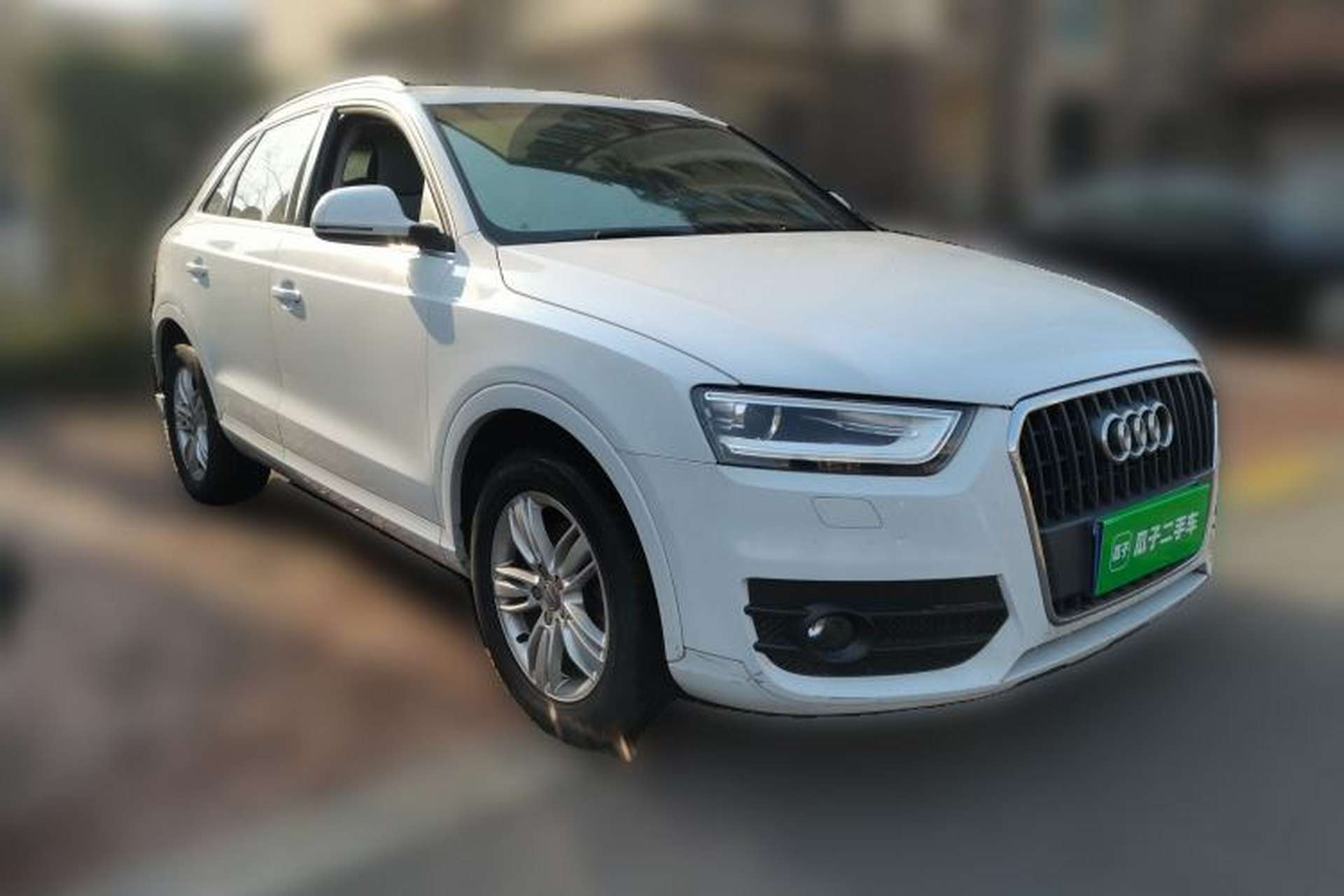 Used Audi Q3 2015 30 TFSI Comfort Model Front Right 45 Deg