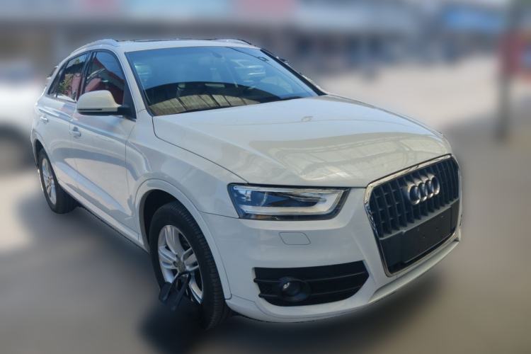 Used Audi Q3 2015 35 TFSI Comfort Model Front Right 45 Deg