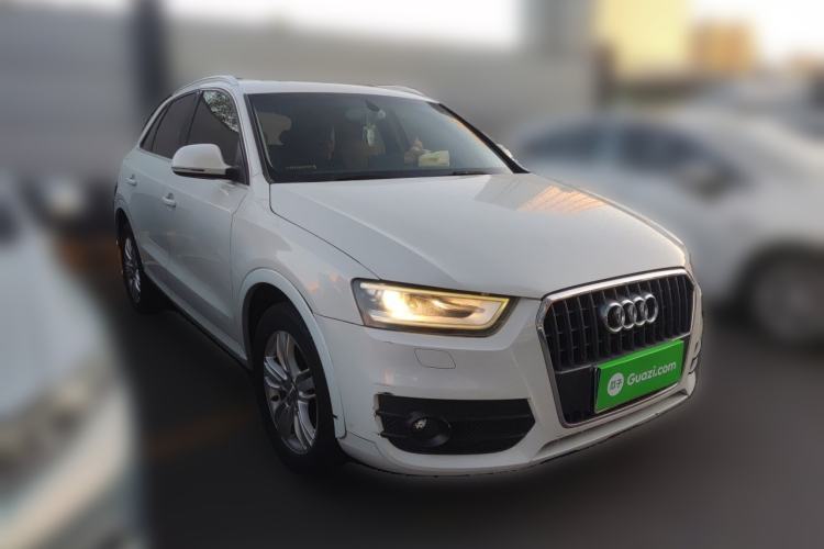 Used Audi Q3 2015 30 TFSI Comfort Model Front Right 45 Deg
