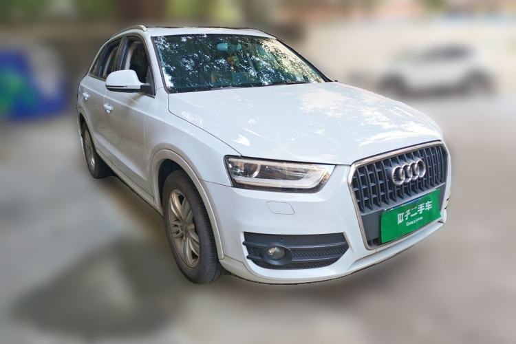 Used Audi Q3 2015 35 TFSI Comfort Model Front Right 45 Deg
