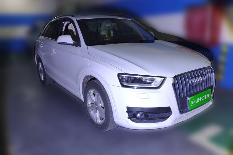 Used Audi Q3 2015 30 TFSI Comfort Model Front Right 45 Deg