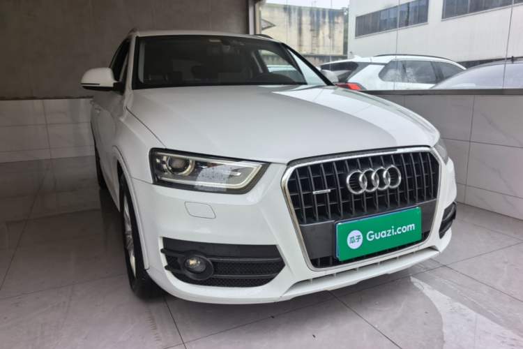 Used Audi Q3 2015 35 TFSI quattro Technology Edition Front Right 45 Deg