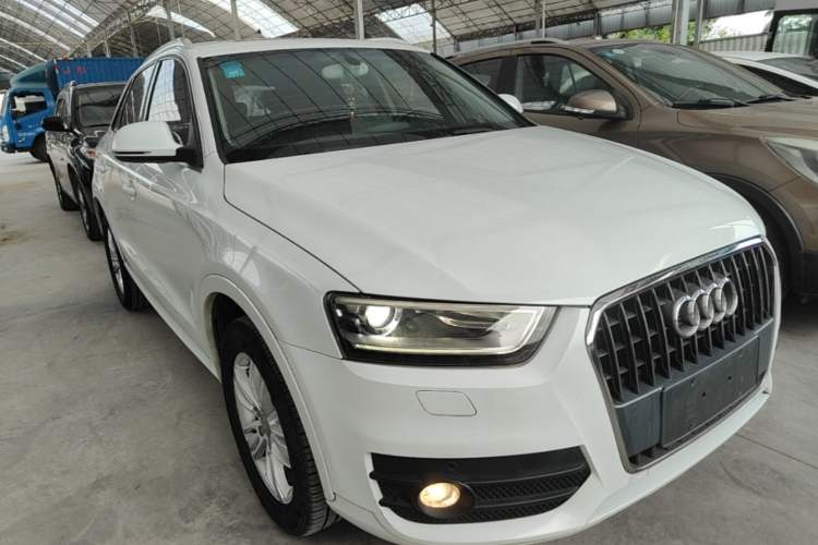 Used Audi Q3 2015 35 TFSI Comfort Model Front Right 45 Deg