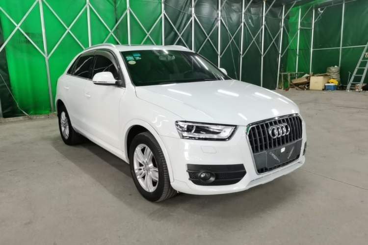 Used Audi Q3 2015 35 TFSI quattro Technology Edition Front Right 45 Deg