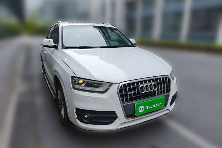 Used Audi Q3 2015 30 TFSI Comfort Model Front Right 45 Deg
