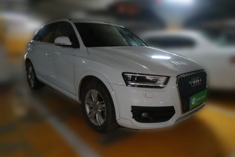 Used Audi Q3 2015 30 TFSI Comfort Model Front Right 45 Deg