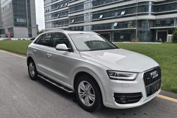 Used Audi Q3 2015 35 TFSI quattro Technology Edition Front Right 45 Deg
