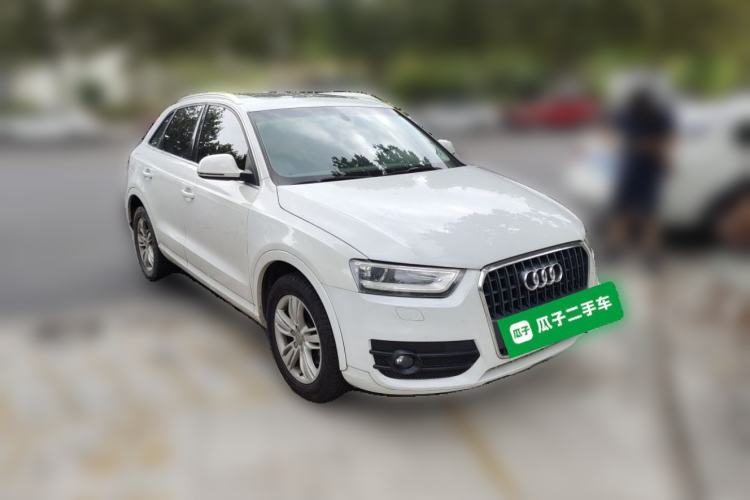 Used Audi Q3 2015 35 TFSI Comfort Model Front Right 45 Deg