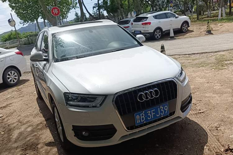 Used Audi Q3 2015 30 TFSI Ambition Edition Front Right 45 Deg
