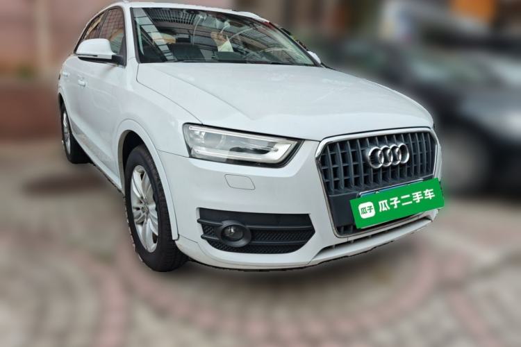 Used Audi Q3 2015 30 TFSI Comfort Model Front Right 45 Deg