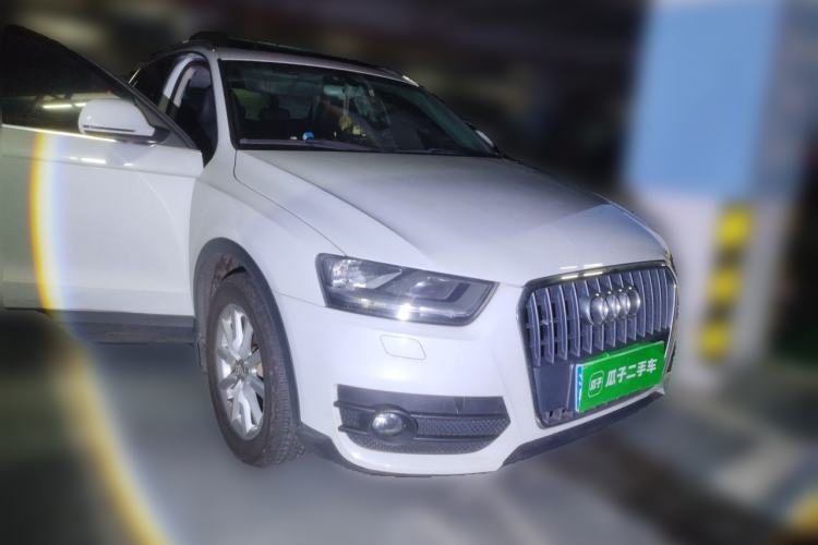 Used Audi Q3 2015 30 TFSI Ambition Edition Front Right 45 Deg