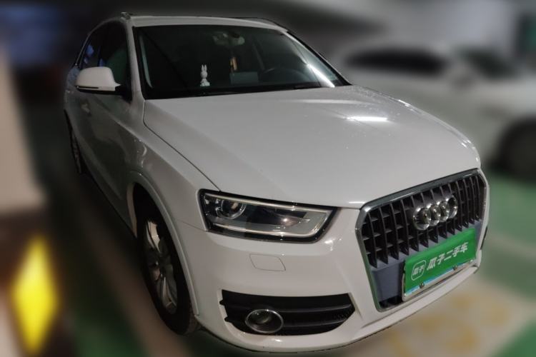 Used Audi Q3 2015 30 TFSI Comfort Model Front Right 45 Deg