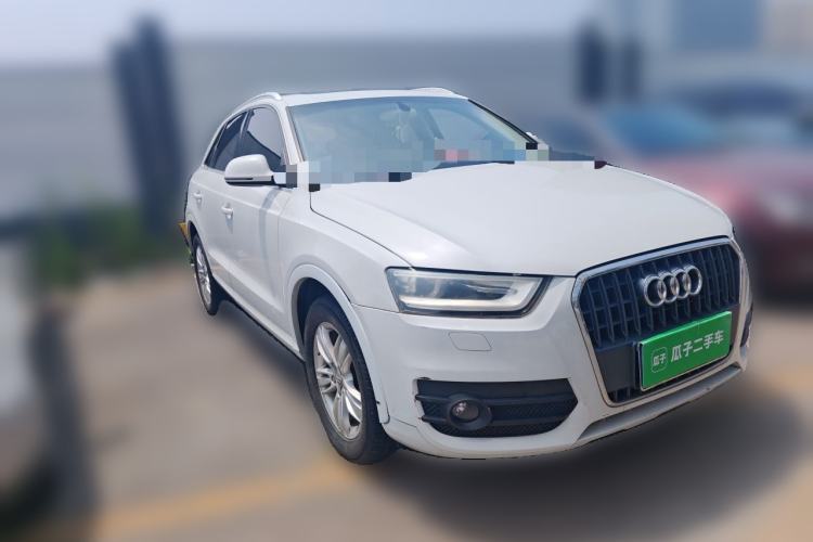 Used Audi Q3 2015 30 TFSI Comfort Model Front Right 45 Deg