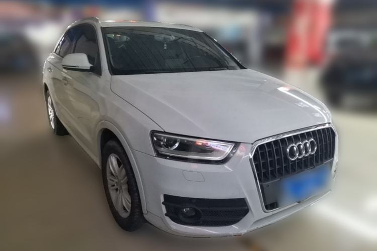 Used Audi Q3 2015 35 TFSI Comfort Model Front Right 45 Deg