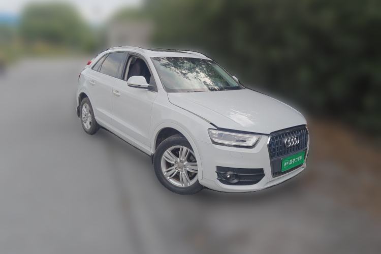 Used Audi Q3 2015 35 TFSI Comfort Model Front Right 45 Deg