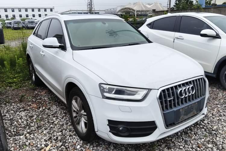 Used Audi Q3 2015 35 TFSI quattro Technology Edition Front Right 45 Deg