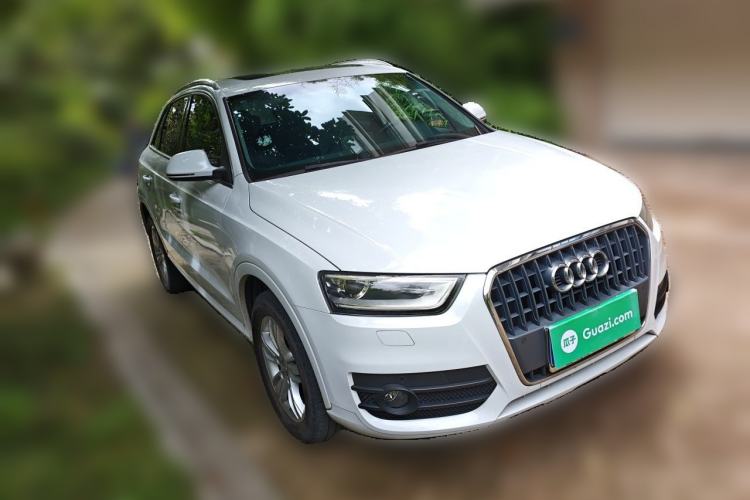 Used Audi Q3 2015 35 TFSI Comfort Model Front Right 45 Deg